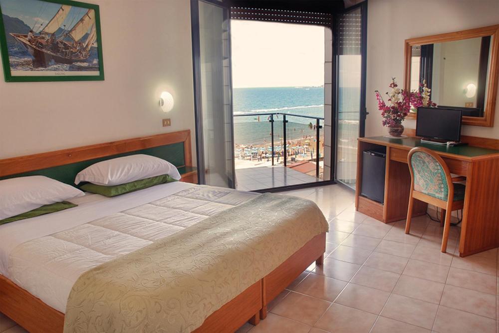 Hotel Neptunus Nettuno Exterior photo