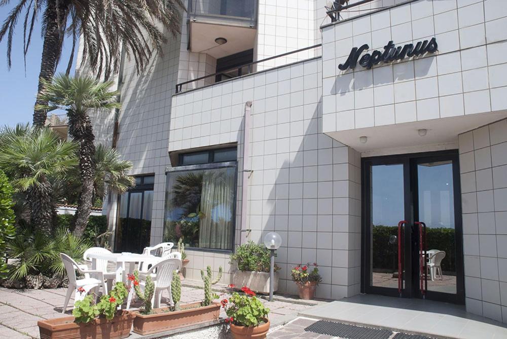 Hotel Neptunus Nettuno Exterior photo